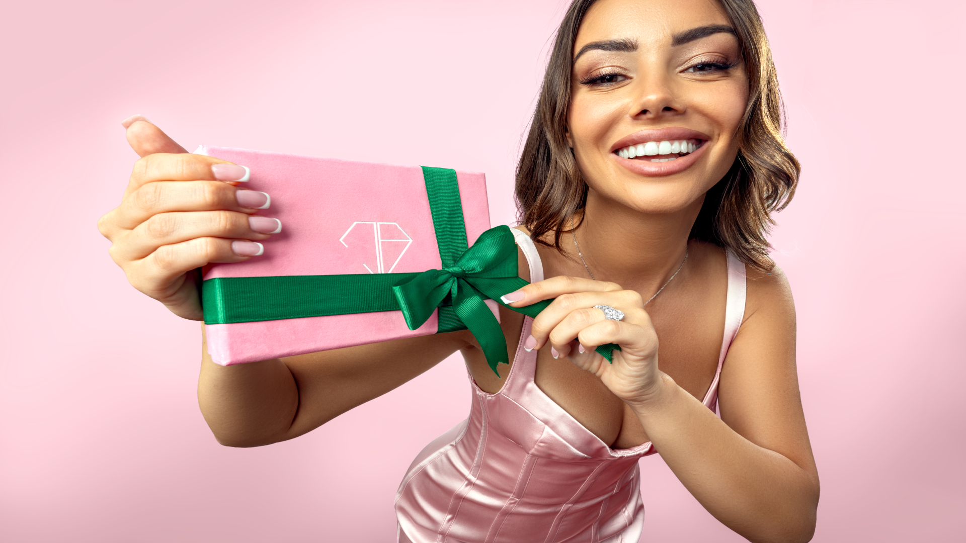 Šta kupiti devojci za poklon?