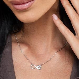 SREBRNA OGRLICA INFINITY EMBRACE